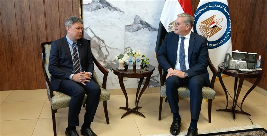 بدوي يبحث مع نائب رئيس بتروناس الماليزية تعزيز التعاون في مشروعات الغاز الطبيعي
